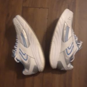 Sneakers (athletic gym for women)